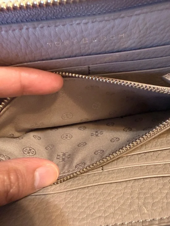 Tory Burch Pebbled grey/Taupe Zip Around Wallet - Picture 7 of 9